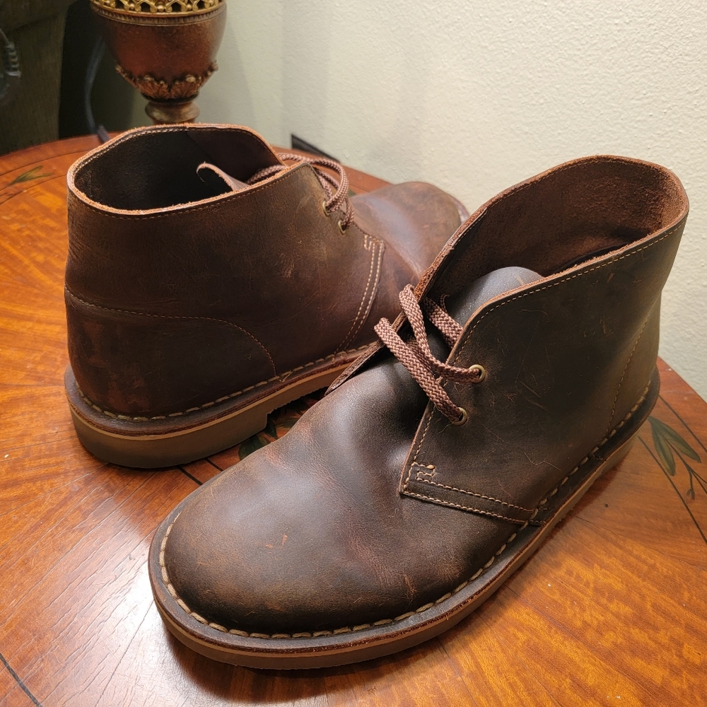 Clark's brown beeswax leather desert boots size 8.5